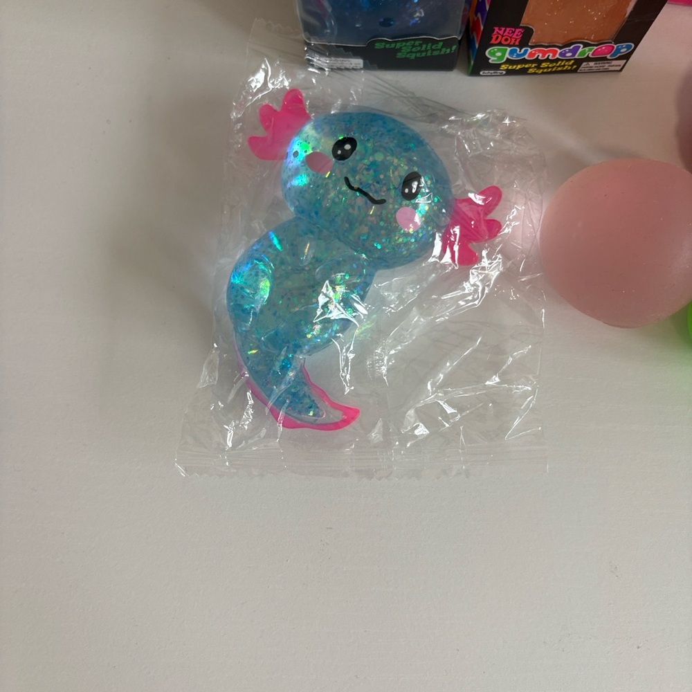 Sugar Axolotl Squishy viral squish & 3pack mini fuzzballs, Needoh